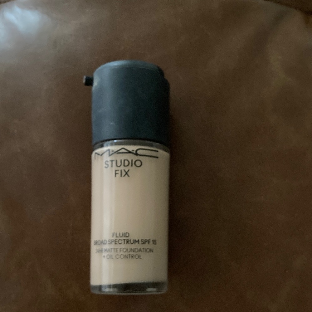 MAC Cosmetics Studio Fix Fluid Foundation - Tan